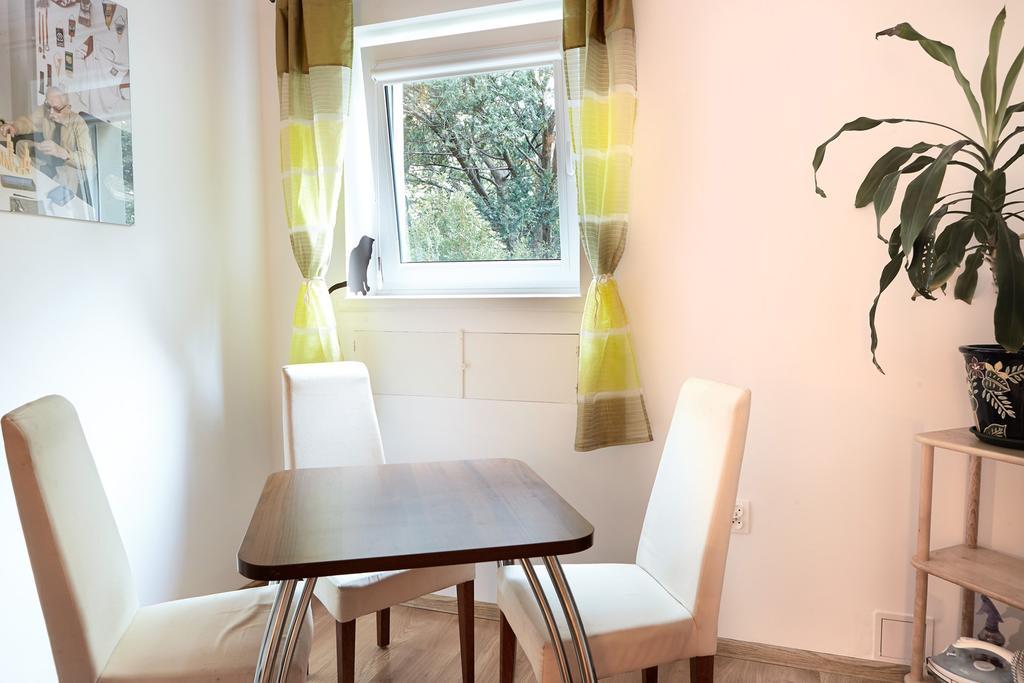 Lovely Garden Flat Near Royal Park Varsó Szoba fotó