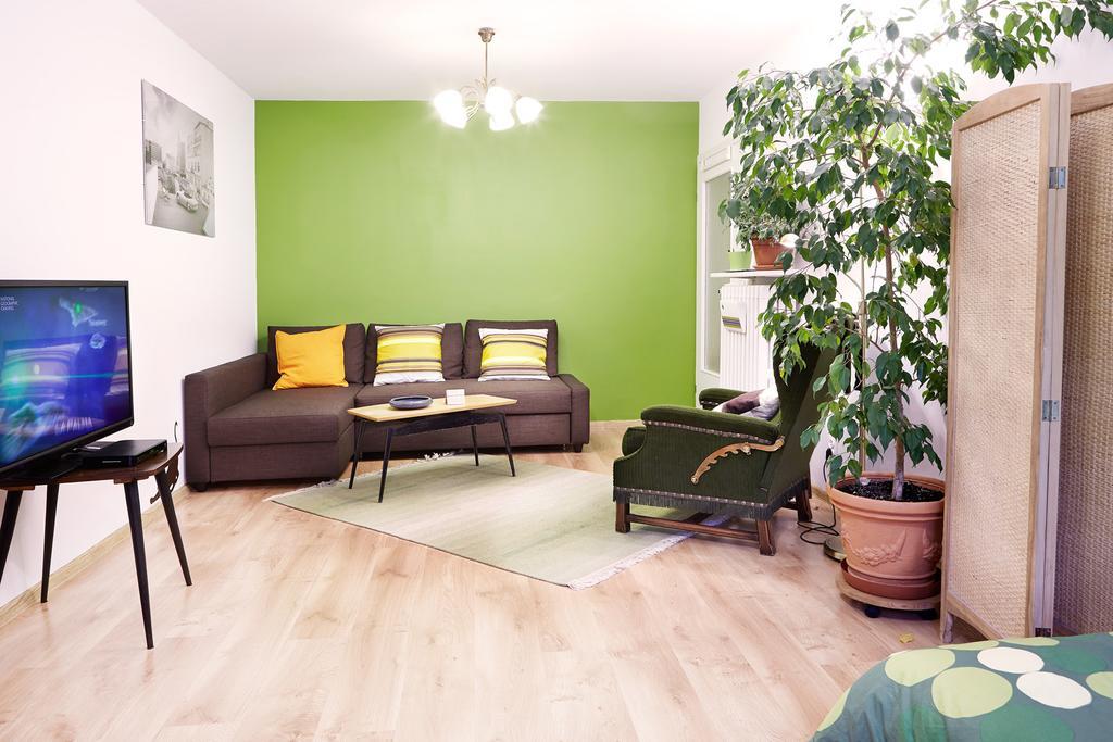 Lovely Garden Flat Near Royal Park Varsó Szoba fotó