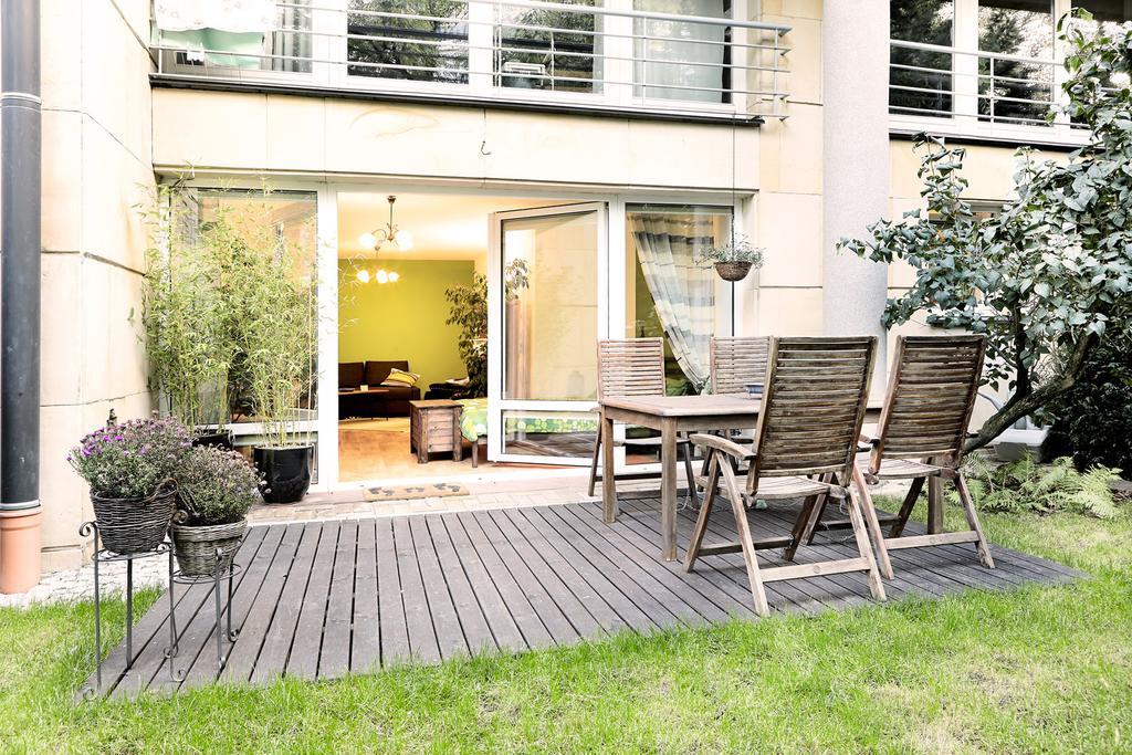 Lovely Garden Flat Near Royal Park Varsó Szoba fotó